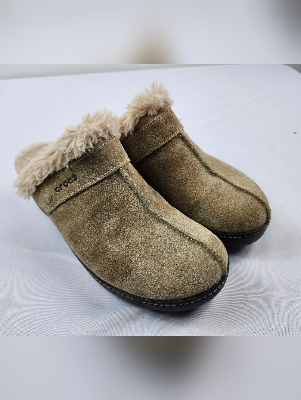 Crocs Womens 10 M Tan Suede Shearling Clog Mules